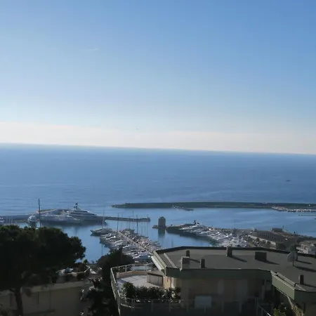 Terrazzavistamare, Piscina, Campodatennis * San Remo